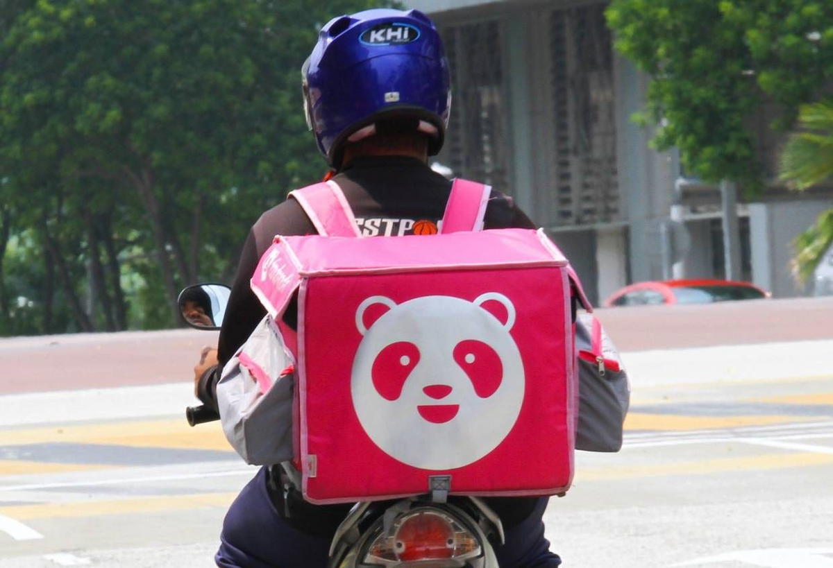 "Refund Our Money!" — Angry Netizens Bash foodpanda For Dishonest Practices & Poor Service