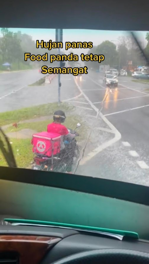 Clip of foodpanda rider dancing in the rain is sure to put a smile on your face