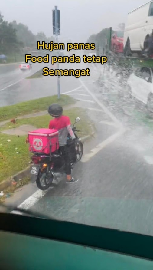 Clip of foodpanda rider dancing in the rain is sure to put a smile on your face