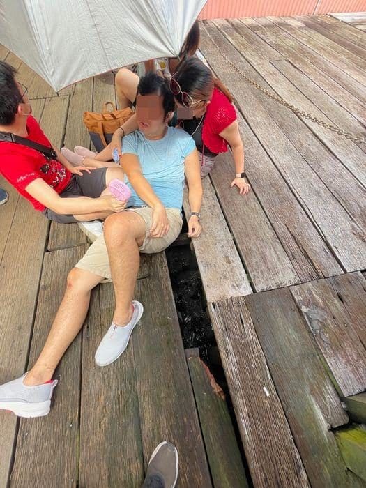 SG tourist injures arm at Chew Jetty