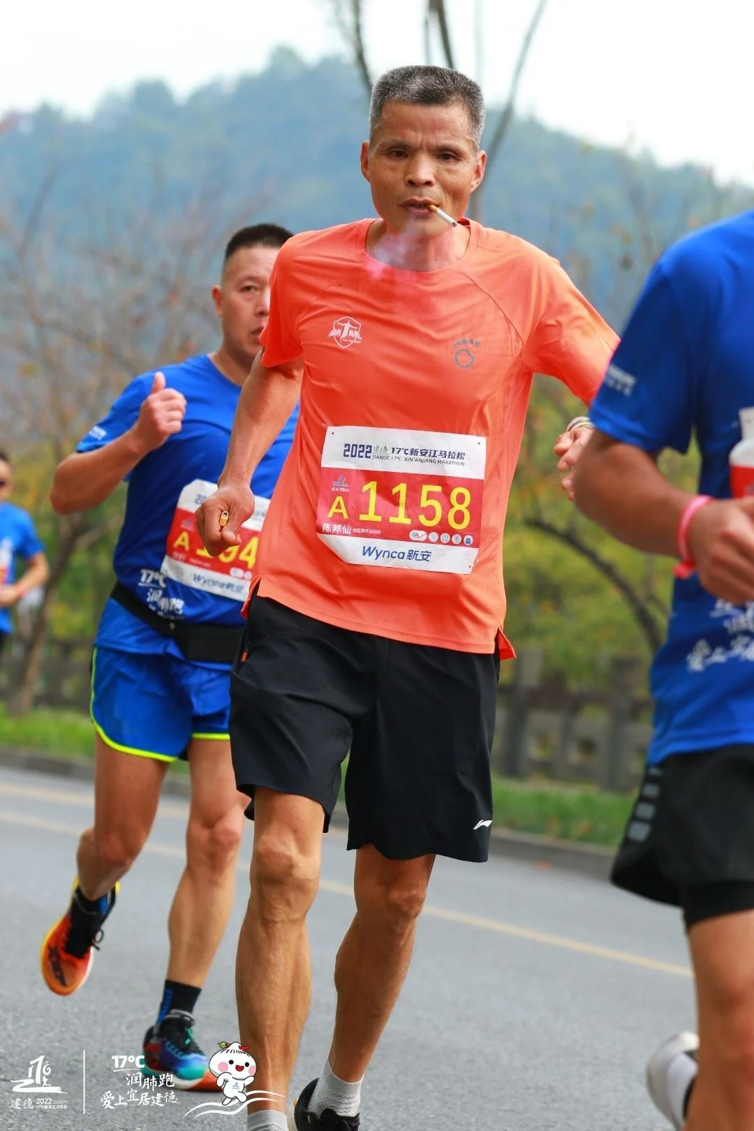 Chen smoking while running 42km marathon