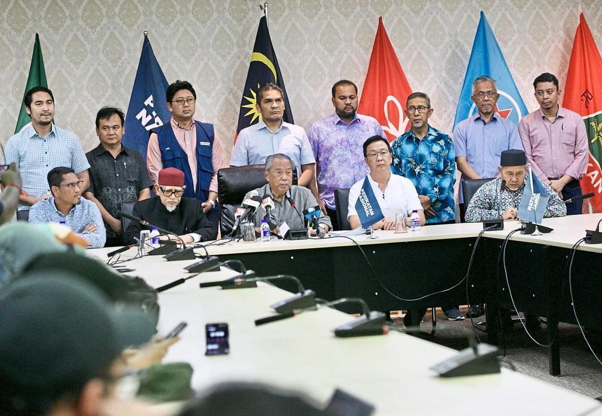 Muhyiddin Challenges Anwar to Show Proof of Dewan Rakyat Support