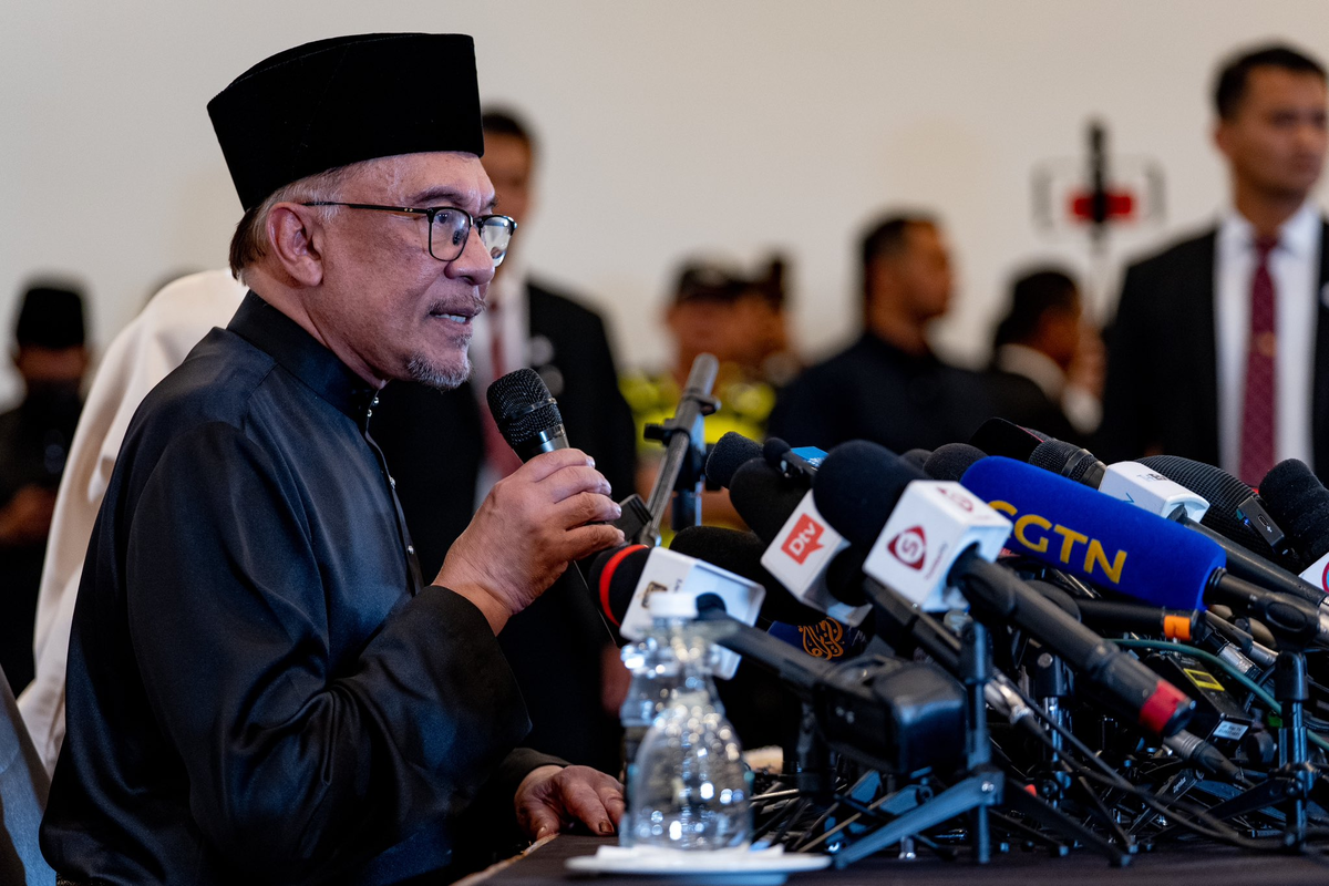 Grs agrees to join anwar's unity government