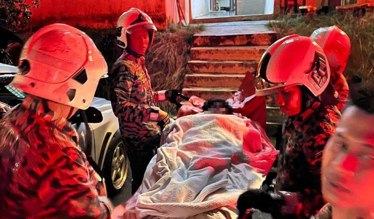 Eight Firefighters Had To Lift A 120KG 13yo Teenager To The 4th Floor Of His House