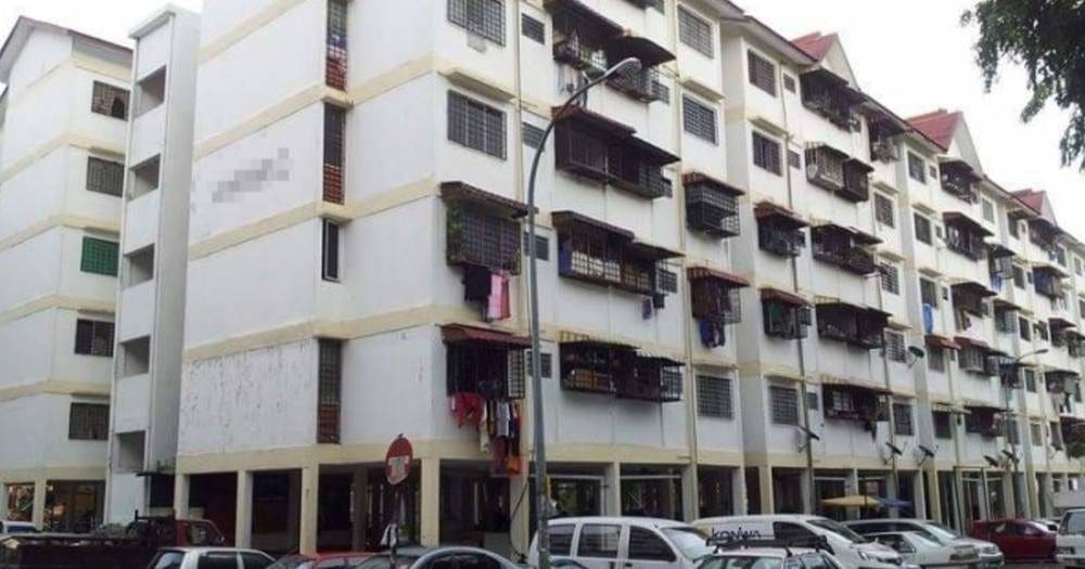 Eight Firefighters Had To Lift A 120KG 13yo Teenager To The 4th Floor Of His House