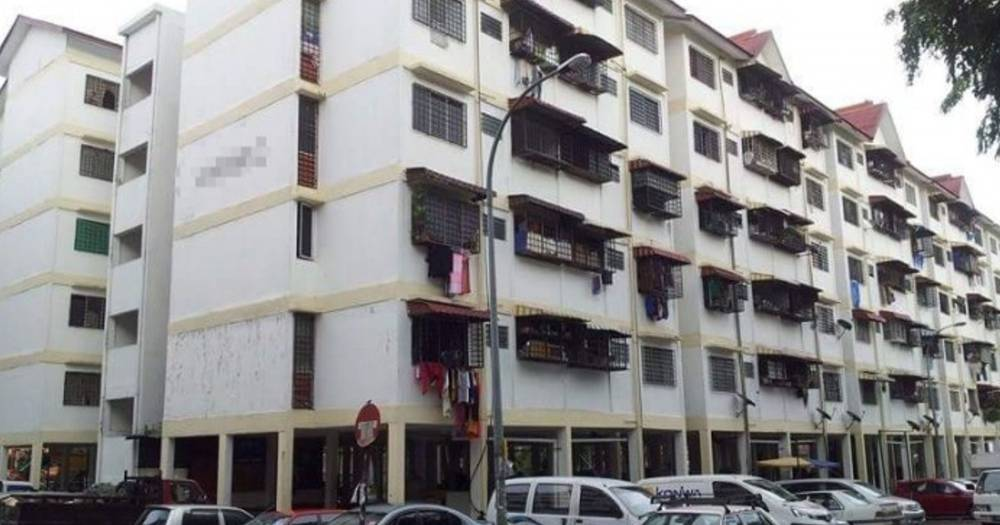 Eight firefighters had to lift a 120kg 13yo teenager to the 4th floor of his house