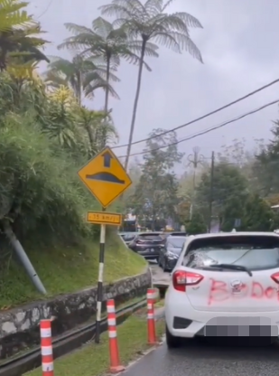 [video] myvi gets spray-painted with the word 