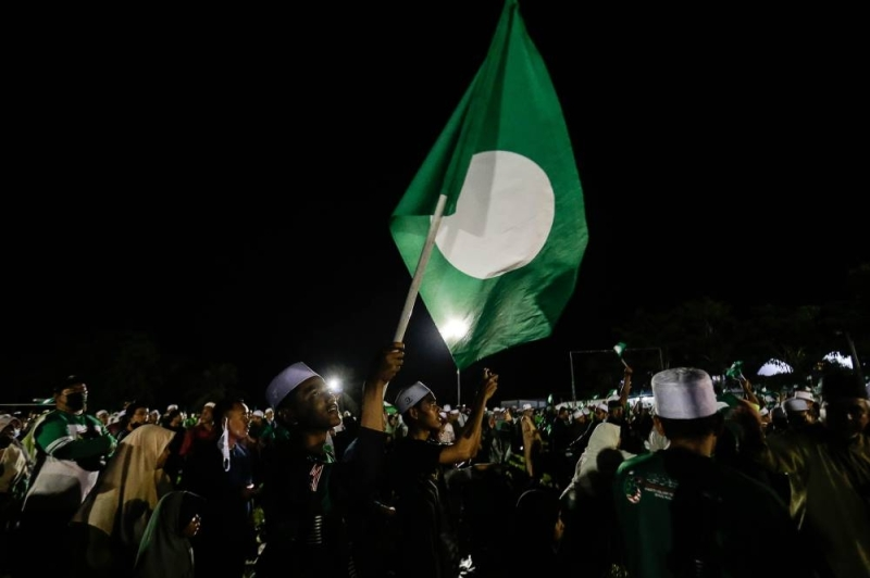 Supporters holding pas flags