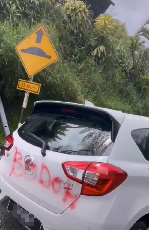 [video] myvi gets spray-painted with the word 