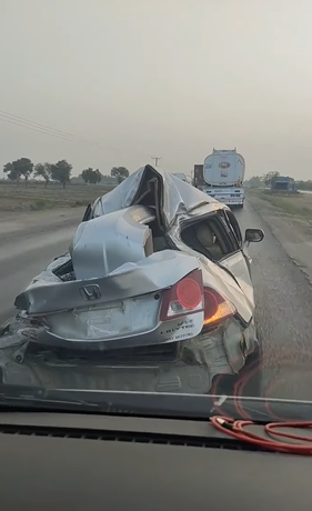 [video] car seen cruising smoothly despite its wrecked state | weirdkaya