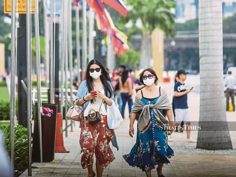 China tourists walking in kl