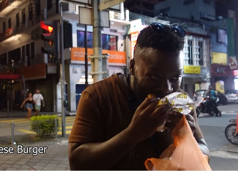 Uk food blogger eats ramly burger