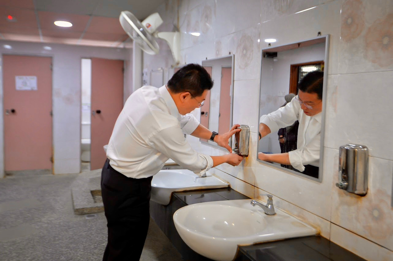 Nga kor ming inspecting a public toilet