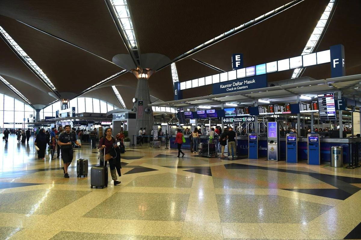 5 Things M'sians Can Relate To When They Return to Their Hometown for CNY airport