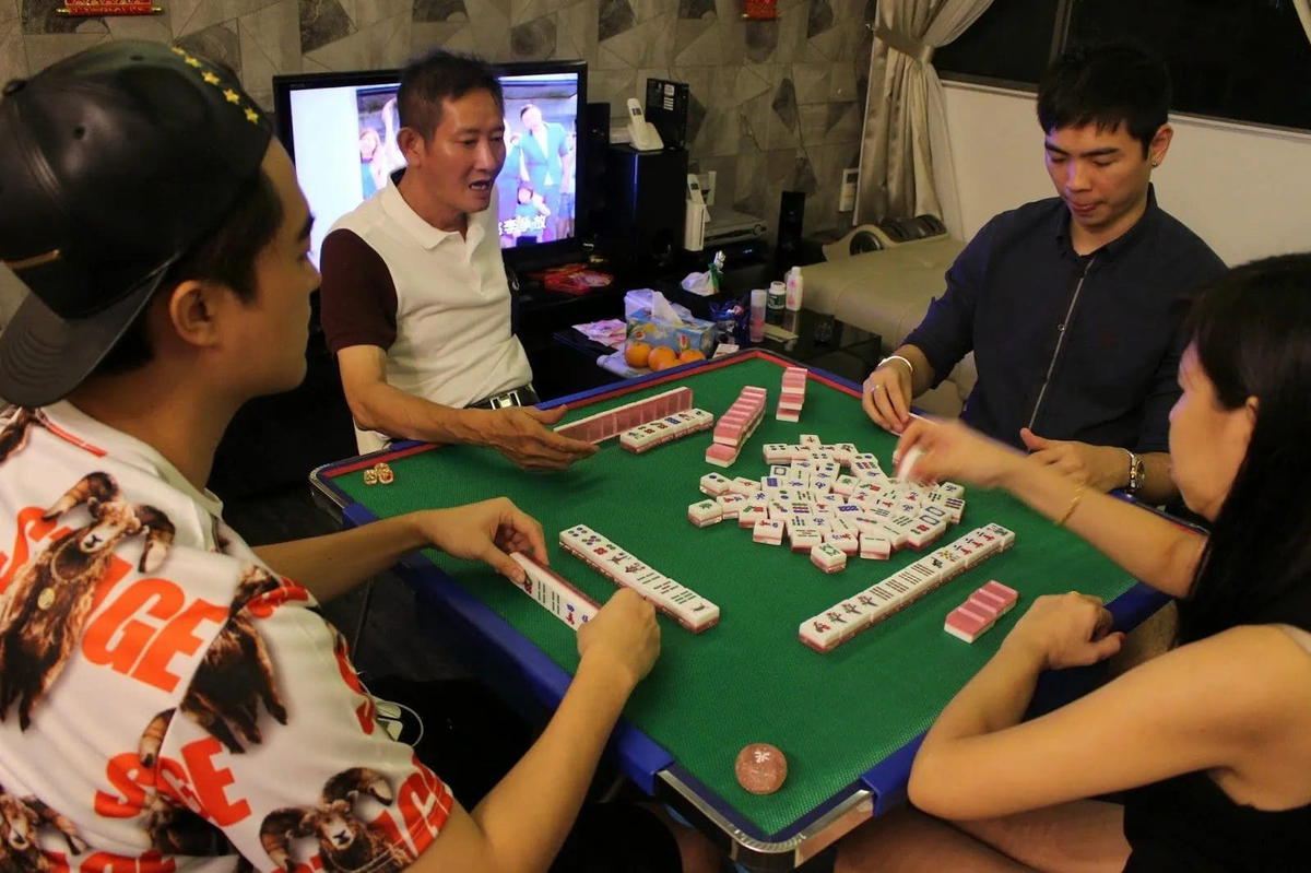 5 Things M'sians Can Relate To When They Return to Their Hometown for CNY mahjong