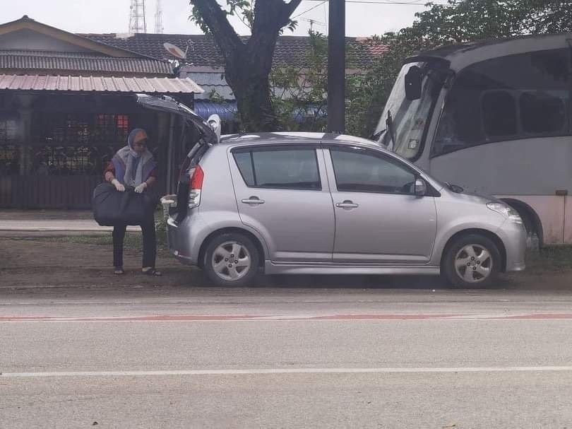 Terengganu woman places dog carcass inside car boot