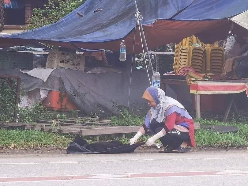 Terengganu woman puts dog carcass inside plastic bag