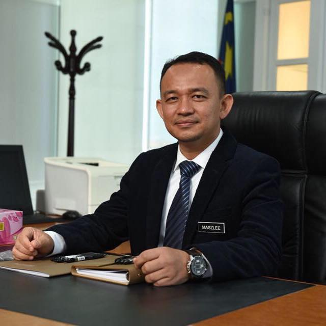 Ex-education minister maszlee malik apologises for sexually-loaded script in tv series 'kudeta' | weirdkaya