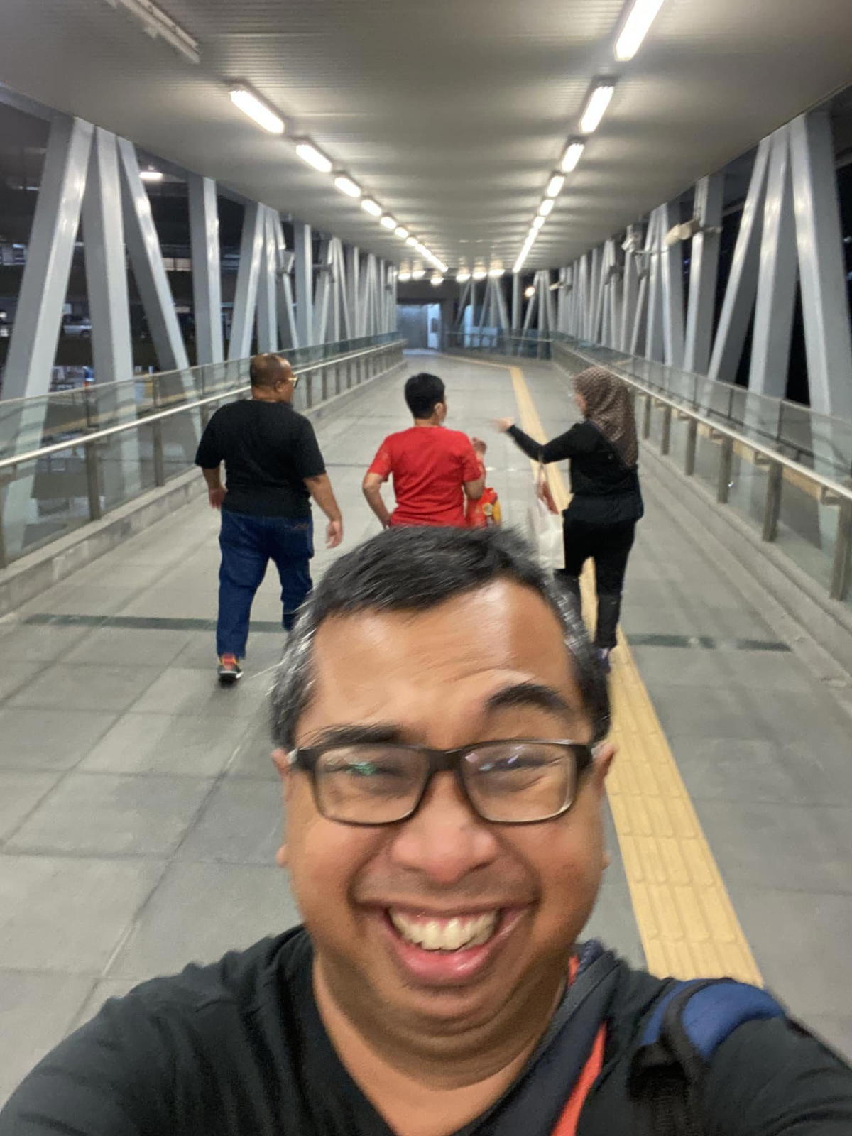 Kind M'sians Fetch 65yo Lady To KTM Station After She Was Unable To Get A Ticket Home