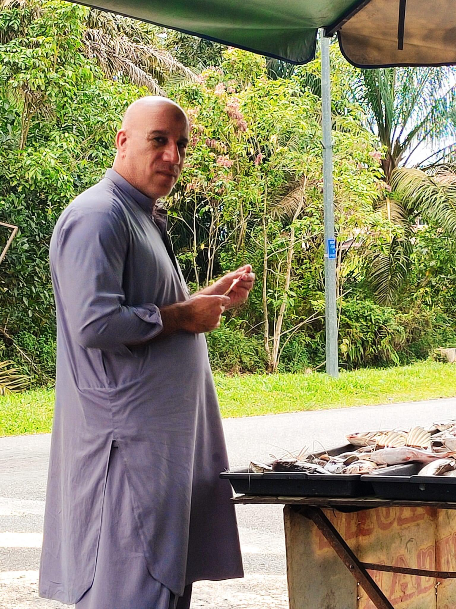 M'sian grilled fish seller causes online stir for looking like vin diesel from 'fast & furious' | weirdkaya