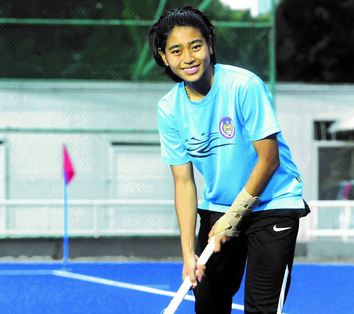 Hockey player hanis onn