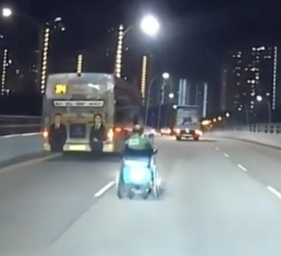 [video] grab rider seen speeding away on motorized wheelchair along sengkang west way | weirdkaya