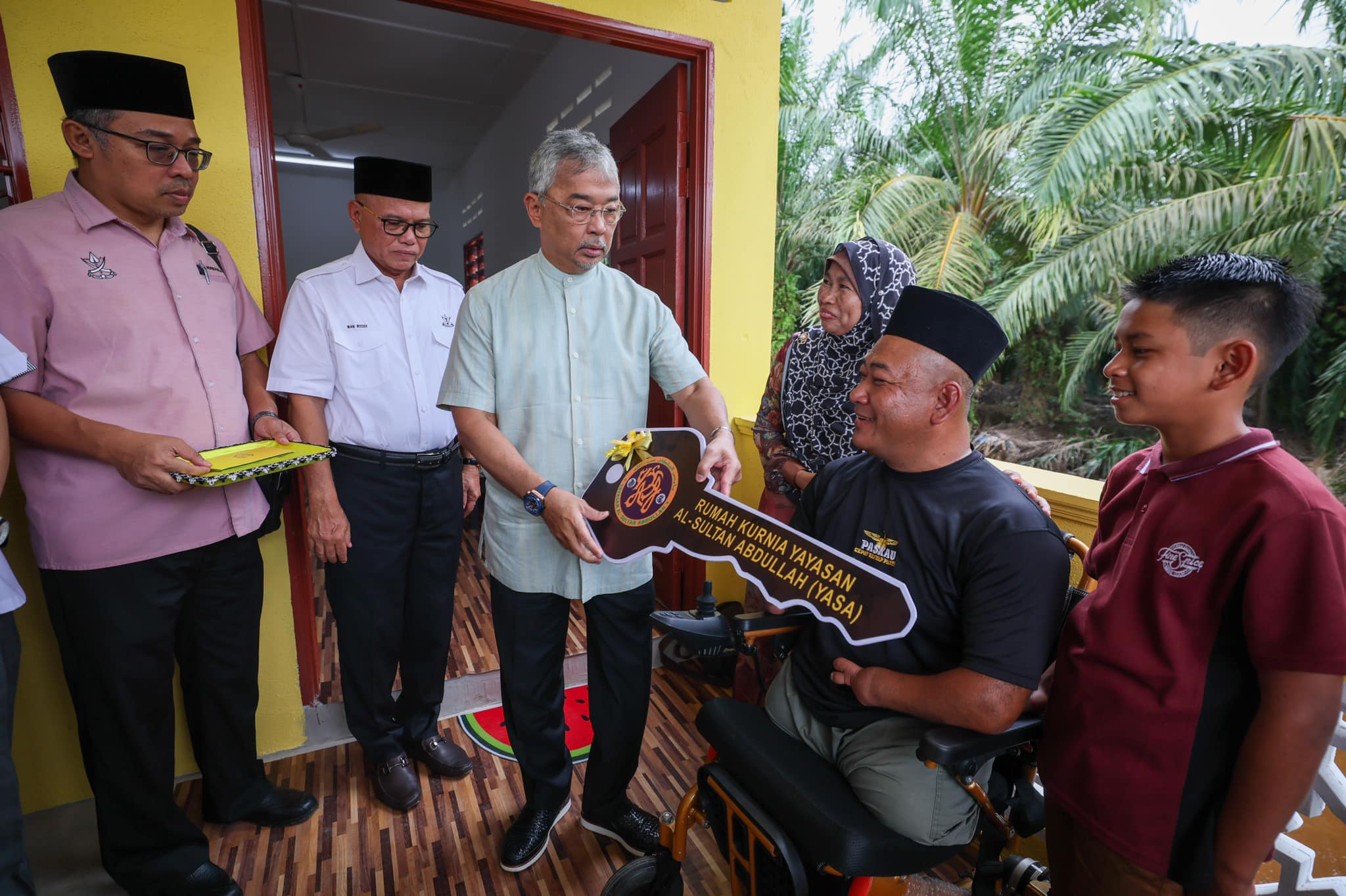 Agong gives house to oku man in pahang as a gift, receives praise online