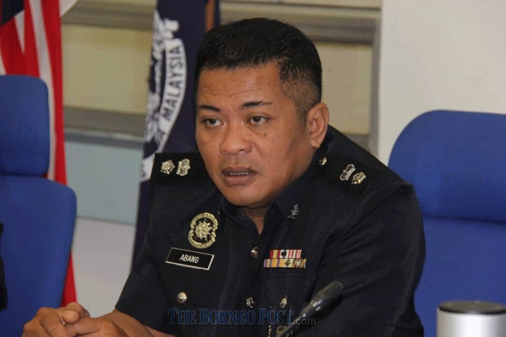 Kuching Citizen Pretends To Be Policeman To Arrest Officer, Prank Backfires And Ends Up Being Arrested Instead