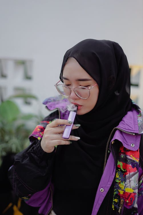 M'sians have mixed reactions over post of hijab-clad woman vaping by public health malaysia