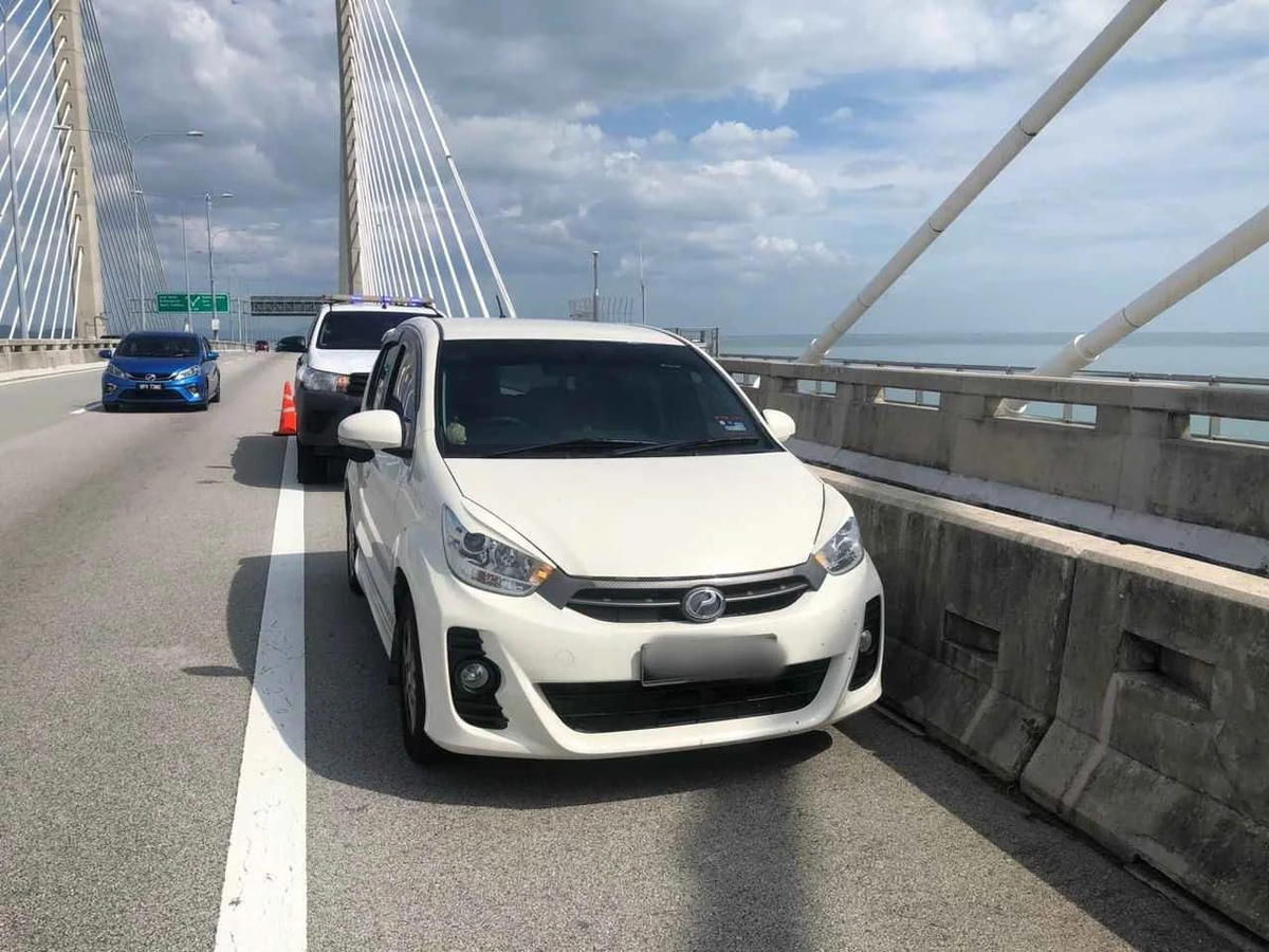 22-year-old girl parks her car along the 2nd Penang Bridge