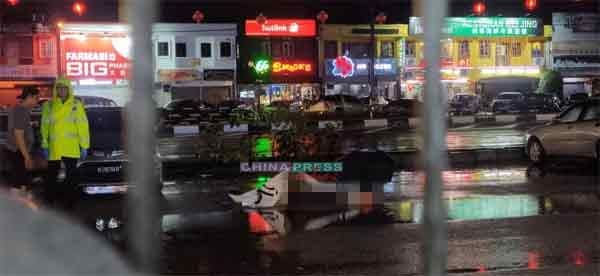 Mentally Unstable M'sian Man Stabbed To Death For Allegedly Disturbing Stall Patrons in Lukut