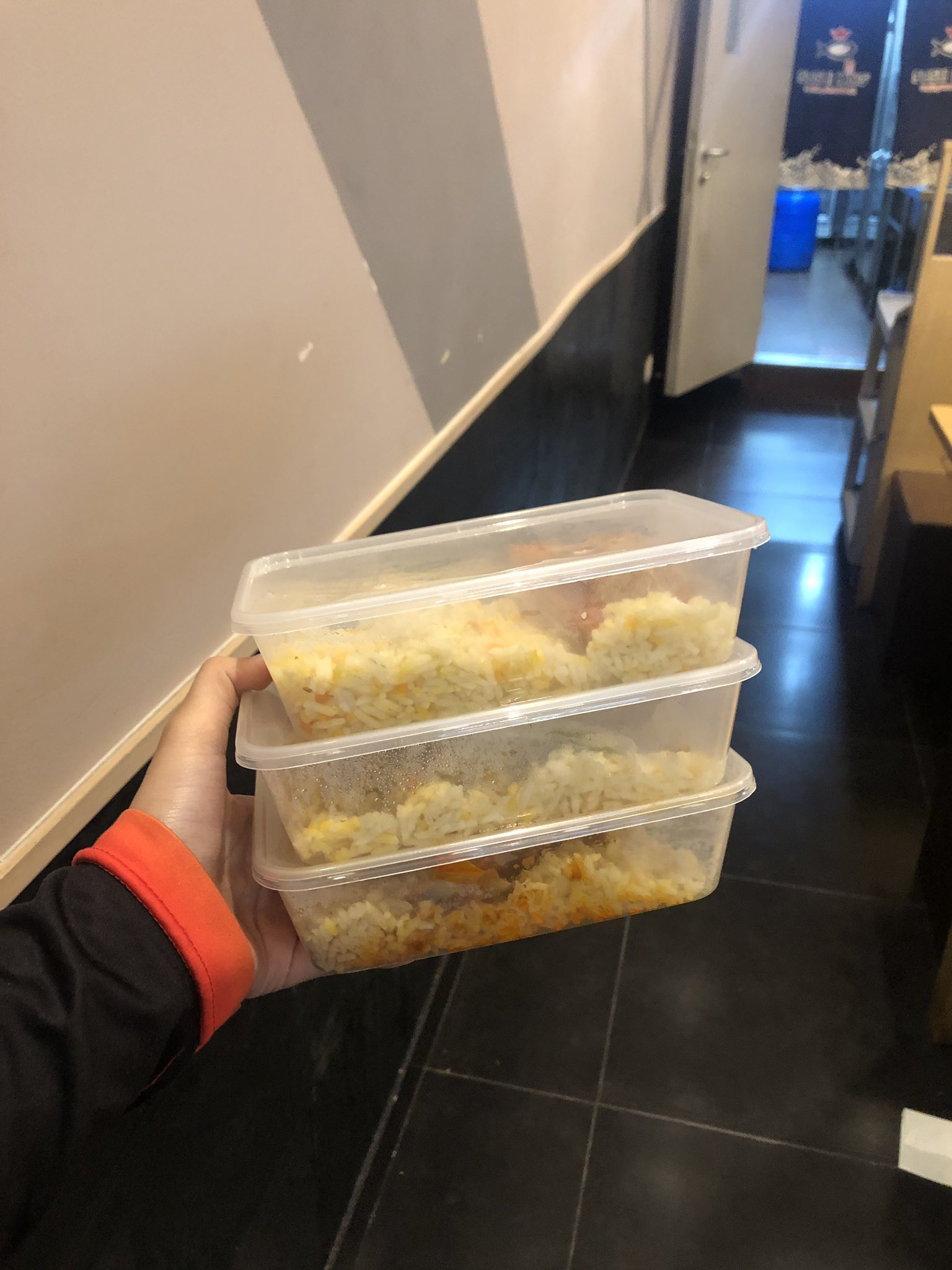 M'sian woman seen selling meals at klia2 to fund cancer treatment, netizens come together to help