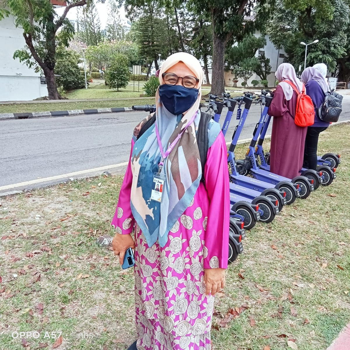 M'sian Grandmother Of 10 Grandkids Inspires Many By Pursuing Management Degree At 64yo