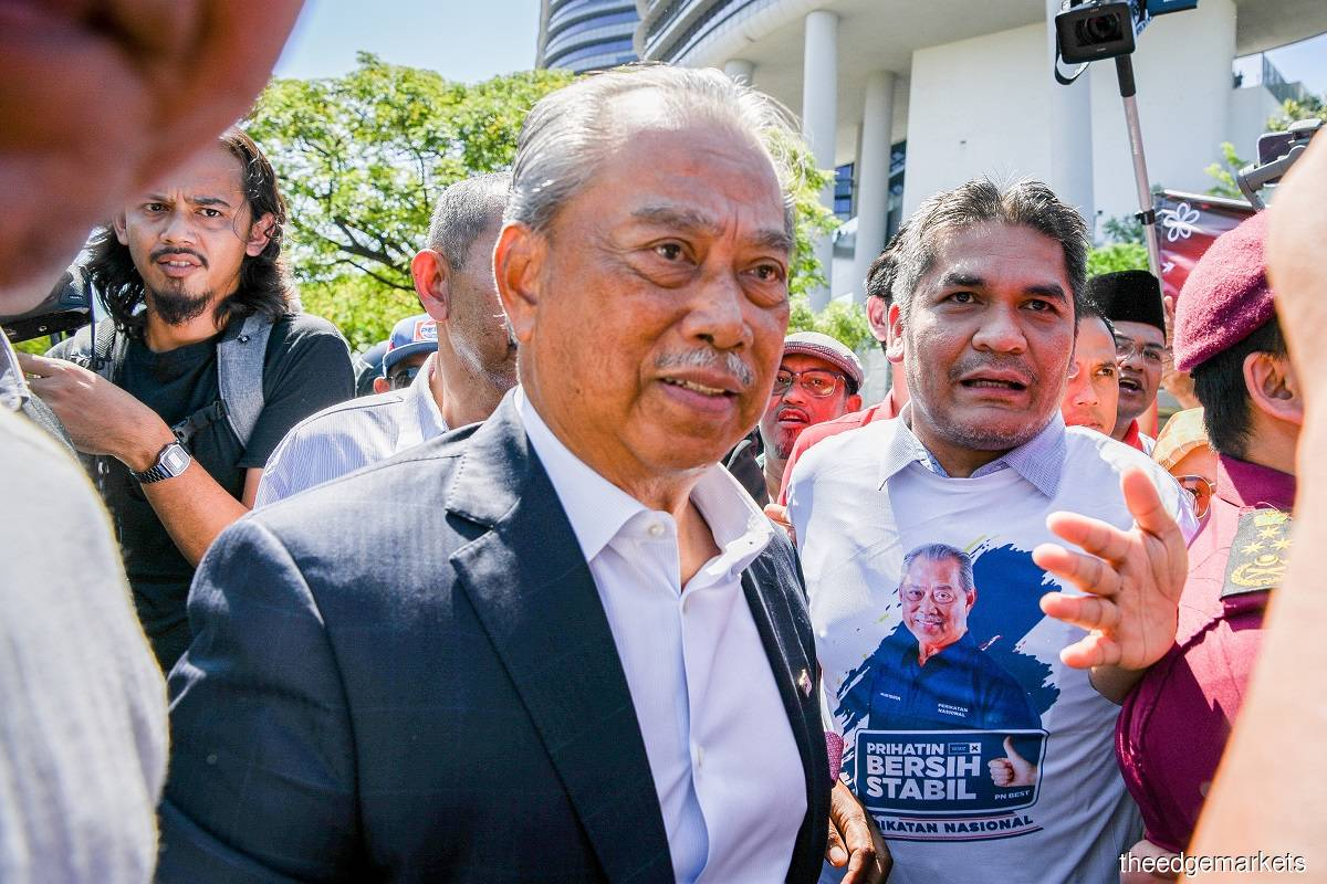 Muhyiddin yassin arriving at macc headquarters