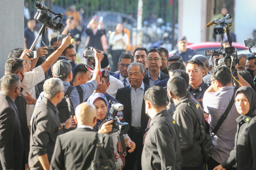Muhyiddin yassin arriving at kl court