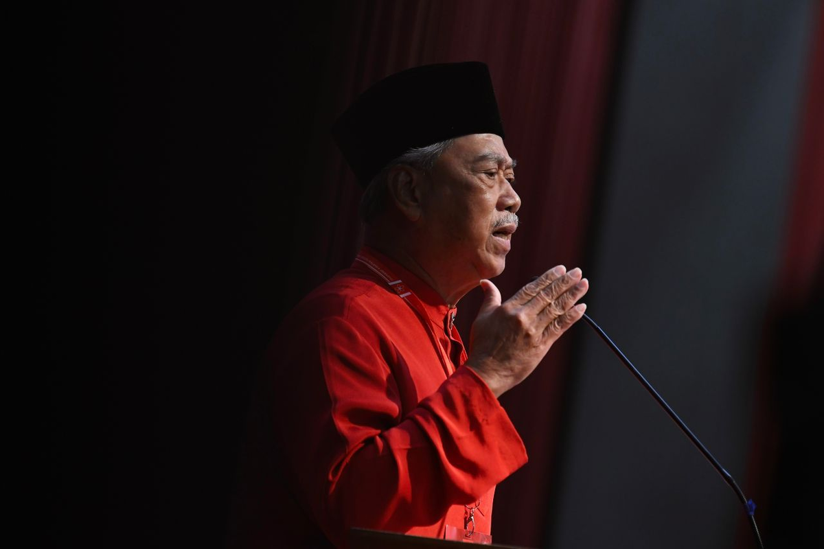 Muhyiddin at bersatu meeting