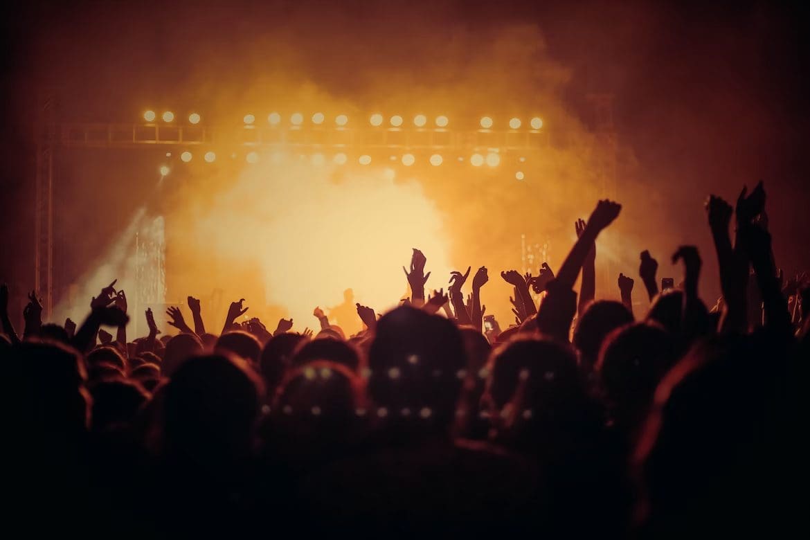 Male Foreign Artists Not Allowed To 'Cross Dress' While Performing In M'sia