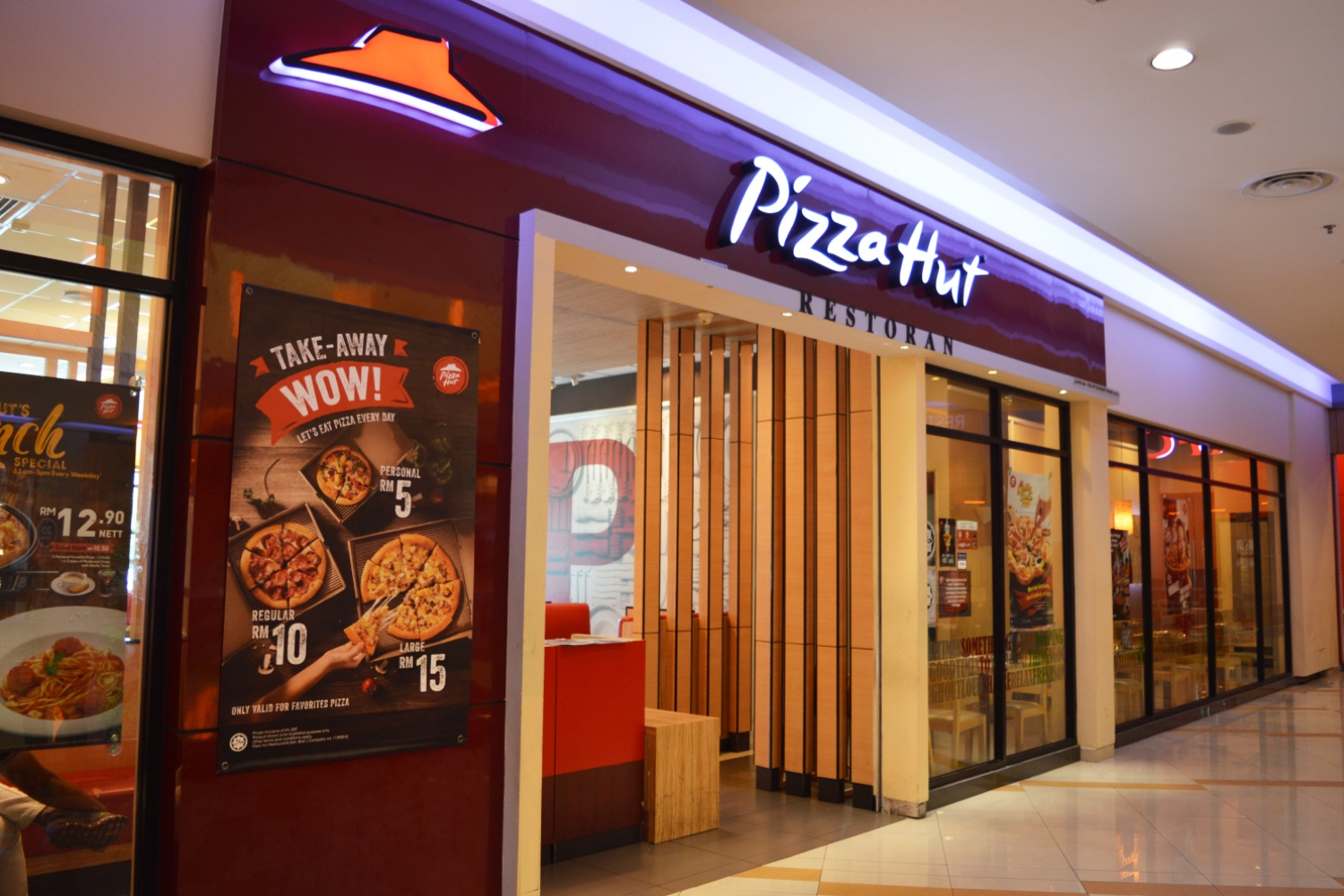 M’sian man drives to pizza hut outlet after online order fails to arrive after 2 hours