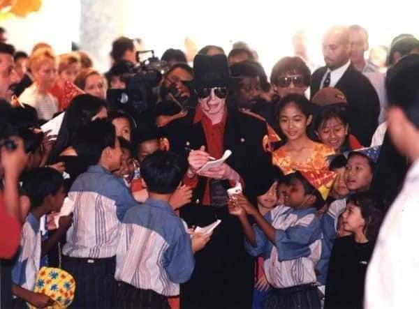 M'sian reminisce how you can attend michael jackson's concert for only rm65 in 1996, unlike today | weirdkaya