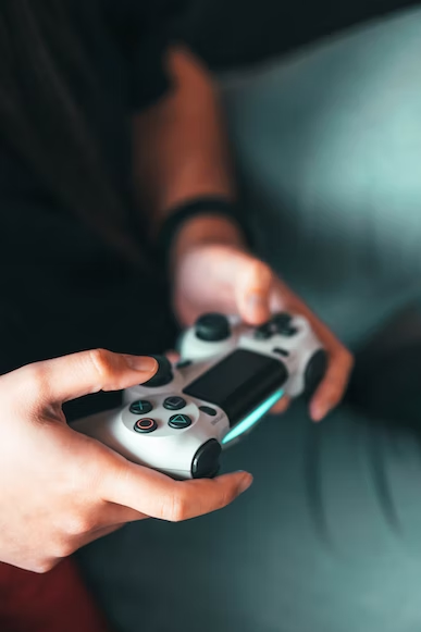 Unmarried m'sian couple busted for staying in hotel, man says they were just playing video games together