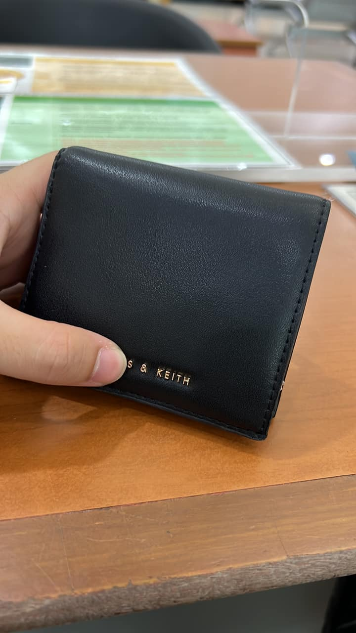 M'sian couple steals man's wallet and spends lavishly, returns it to him due to 'public pressure'