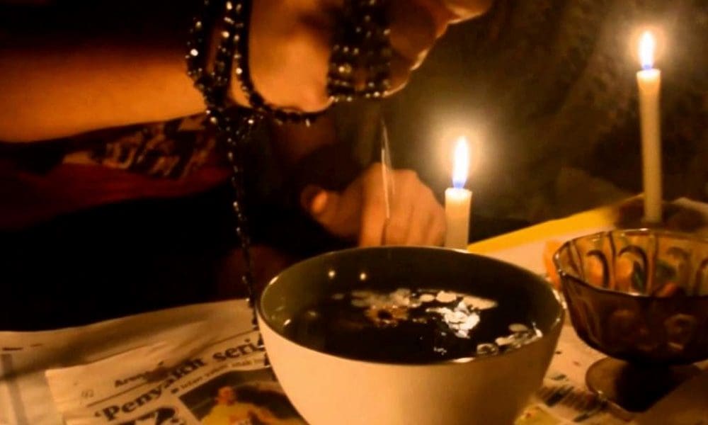 Here Are 4 Terrifying M'sian Ghost Possessions Stories That Will Send Chills Down Your Spine