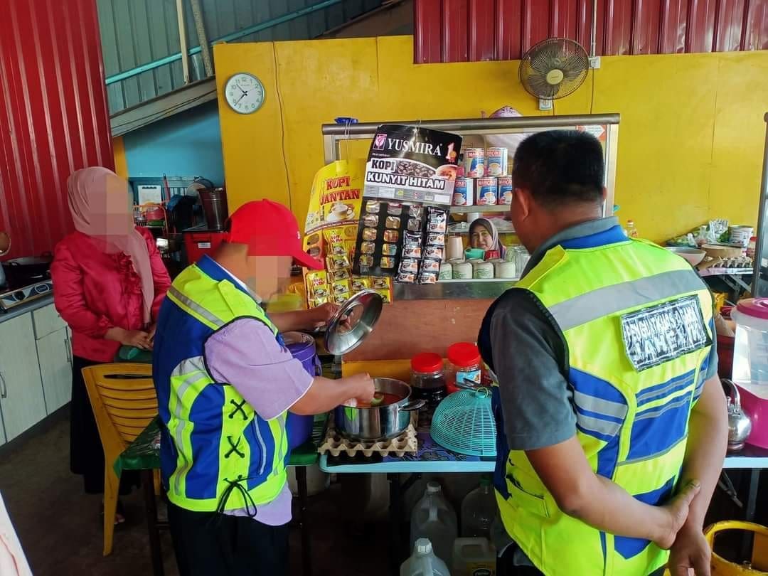 M'sian Woman Caught Hiding Food In Washing Machine And Toilet To Sell To Those Skipping Fast