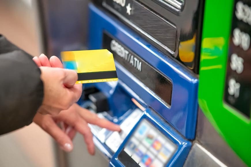 M'sian Couple Steals Debit Card From Old Man & Spends Over RM46,000, Including An iPhone 13 Pro Max
