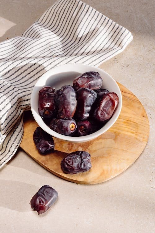 "No Wonder It Tasted Soft & Sweet" — M'sian Horrified To Find Maggot Eggs Insides Dates