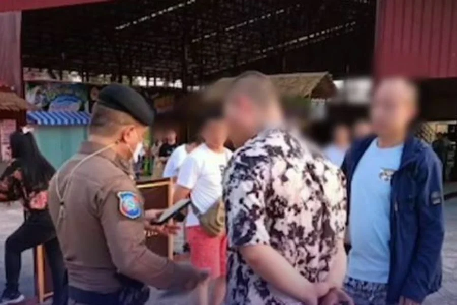 16 china tourists left stranded by thai tour guides after they complained of 'boring' itinerary