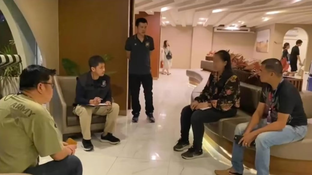 16 china tourists left stranded by thai tour guides after they complained of 'boring' itinerary