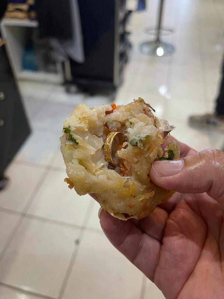 M'sian man finds gold ring inside prawn fritter
