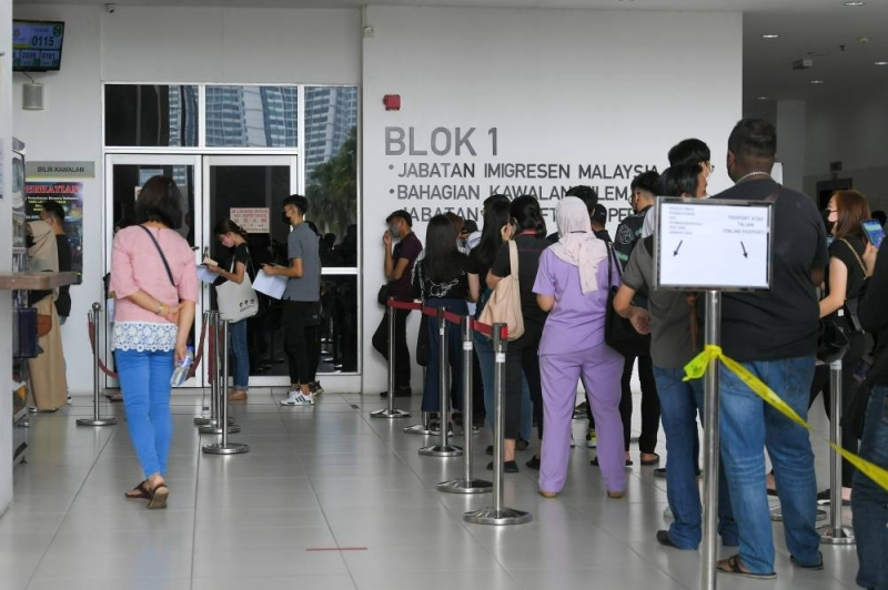 Long lines at immigration department