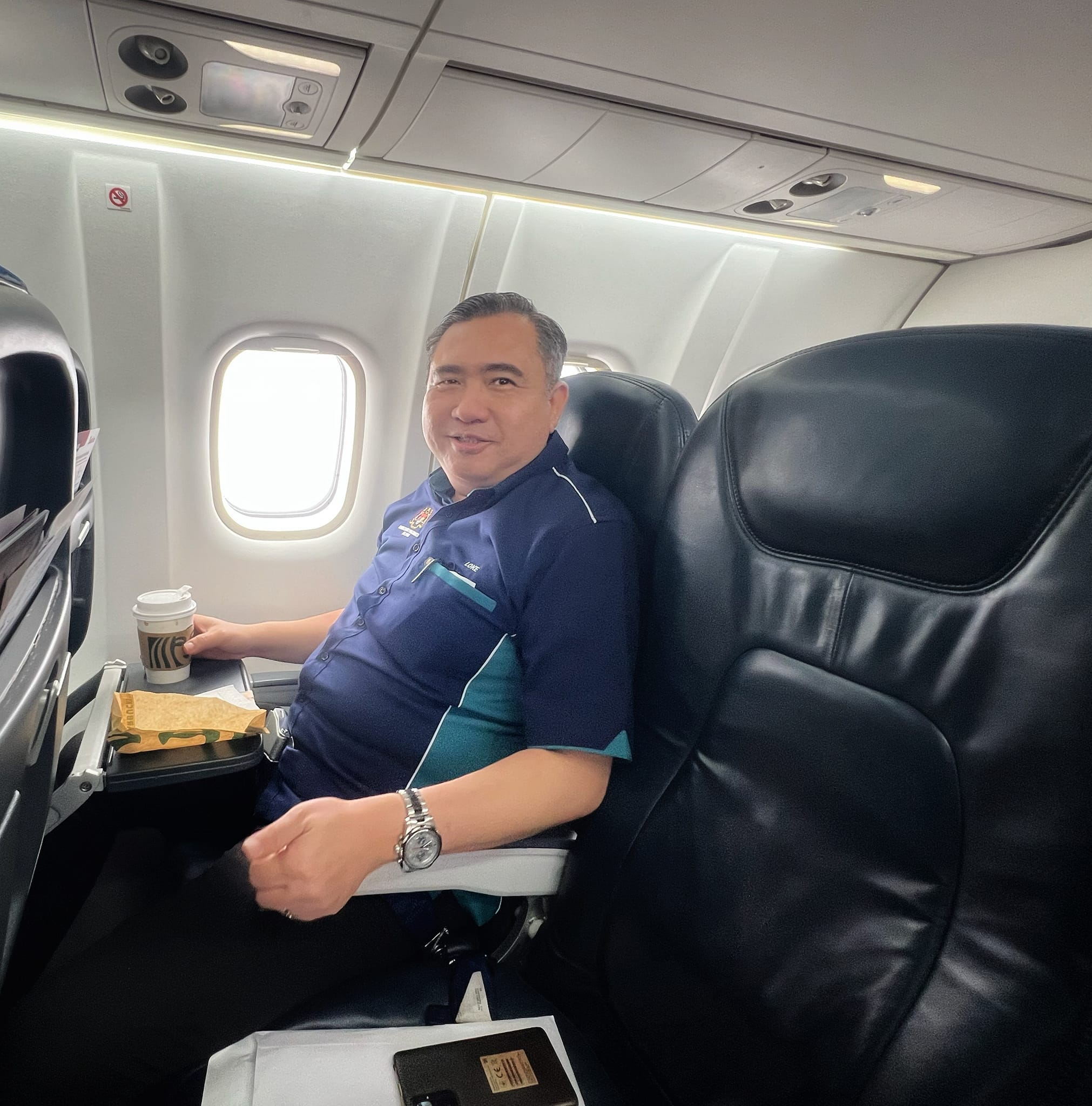 “like going to mcd when you’re craving for kfc” — anthony loke chides wee ka siong over rm3k flight ticket claim